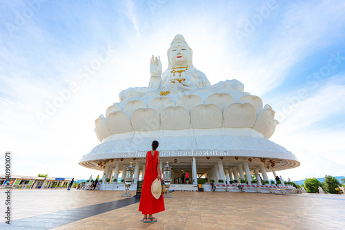 タイランド北部チェンライ県にある寺院、真っ白でとても美しいです。 photo