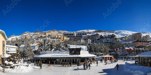 Tableau sur toile Panoramic view of the main square of Pradollano in Sierra Nevada, Granada