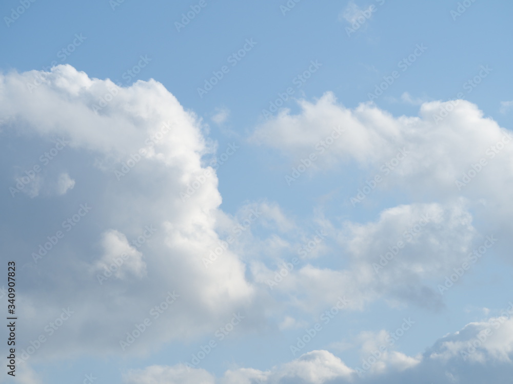 Naklejka premium 春の空