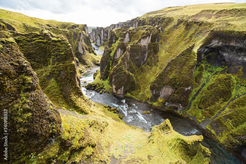 Fotografia Beautyfull green canyon in Iceland