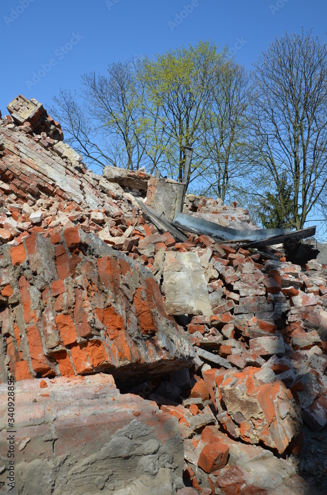 nalot , po bombach bombardowanie , trzęsienie ziemi ,gruzowisko , wyburzanie budynków ,wyburzanie domów ,kataklizm , wojna ,po bombie , wyrwa , gruzowisko , po spaleniu ,zawalanie muru nalot , po bombach bombardowanie , trzęsienie ziemi ,gruzowisko , wyburzanie budynków ,wyburzanie domów ,kataklizm , wojna ,po bombie , wyrwa , gruzowisko , po spaleniu ,zawalanie muru