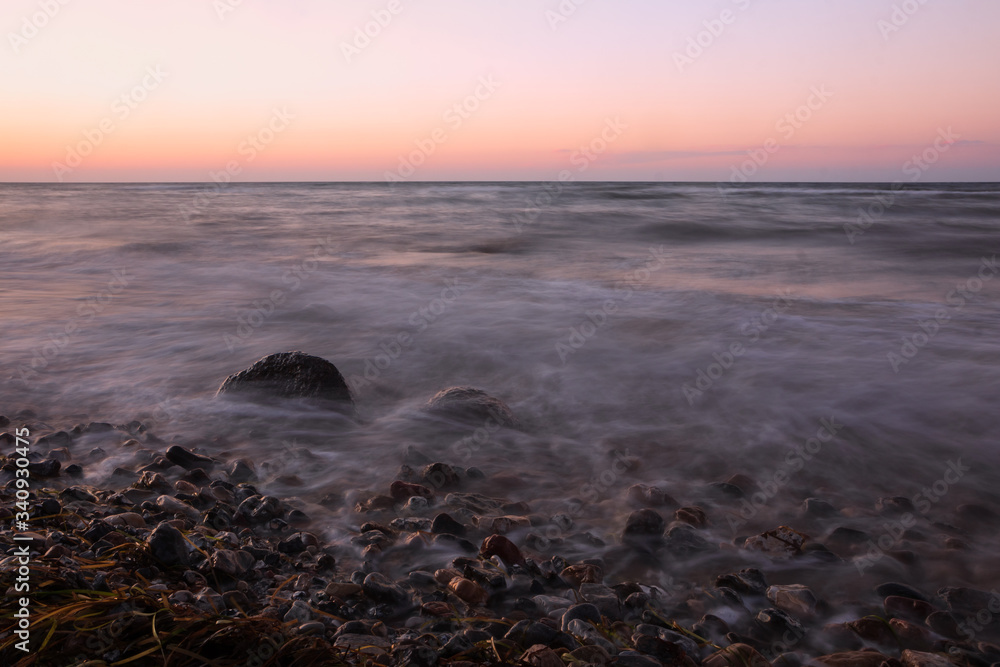 Obraz premium scenic sea coast at dawn with smooth water of the time exposure, romantic marine wallpaper