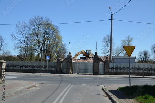 nalot   po bombach    i  gruzowisko   wyburzanie budynk  w  wyburzanie dom  w  kataklizm   wojna  po bombie   wyrwa   gruzowisko   po spaleniu    nalot   po bombie   kino Stasz  w   kino Syrena Stasz  w