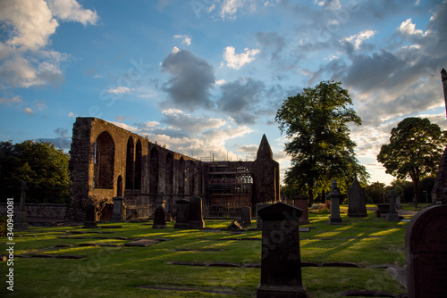 Kirche mit Friedhof