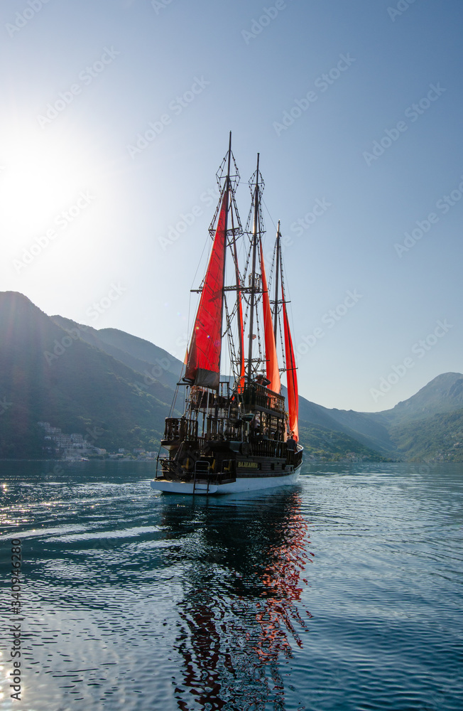 Obraz premium Red sails in the sea