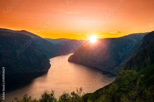 Sonnenuntegang am Aurlandsfjord, Norwegen