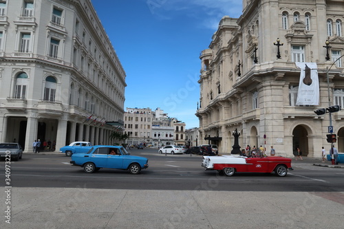 Cars in Havana, Cuba © Freddie