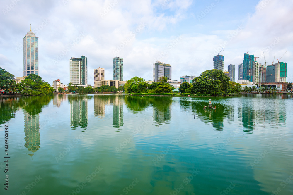 Φωτογραφία View of Colombo cityscape and skyscrapers reflection on Beira Lake a lake in the center of the city
