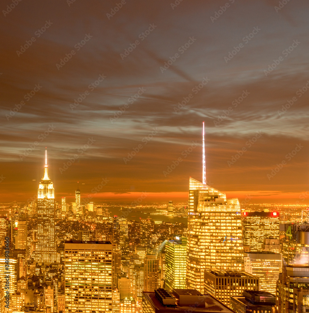 Obraz premium View of New York Manhattan during sunset hours