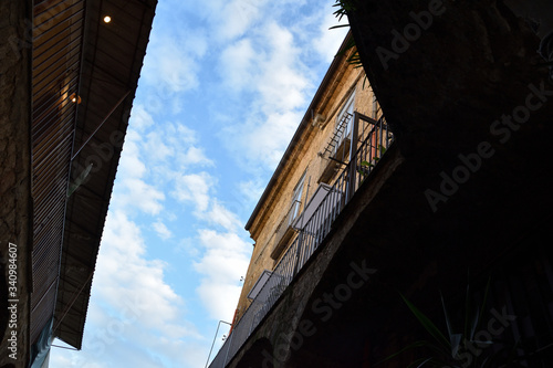 Cielo azzurro urbano
