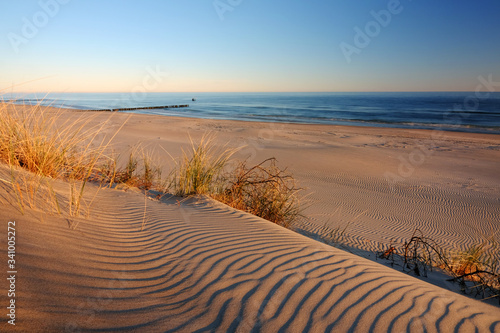 Krajobraz wybrzeża Morza Bałtyckiego,plaża w Kołobrzegu,Polska.