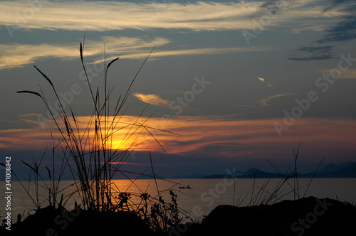 Tramonto d’estate al mare e...