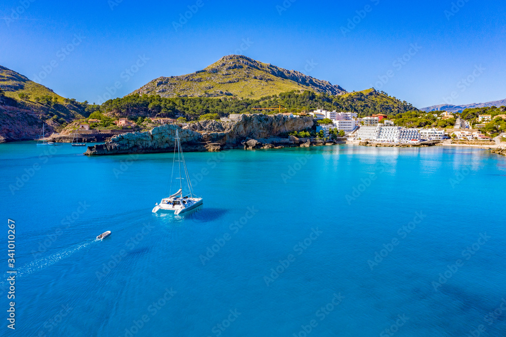Obraz premium Cala San Vicente on a wonderful sunny day with crystal clear waters.