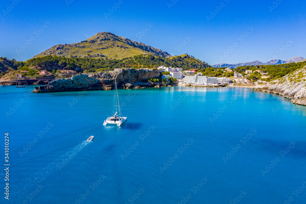 Obraz premium Cala San Vicente on a wonderful sunny day with crystal clear waters.