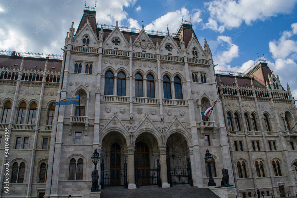 Fototapeta premium The Hungarian Parliament Building - the seat of the Hungarian Parliament on the Danube in Budapest