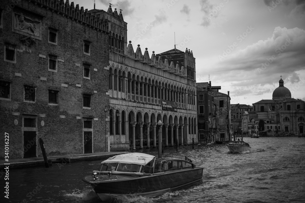 Fototapeta premium Romantic Venice glimpses and canals