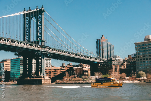 New York City, NY, USA - 04/20/2019: Manhattan bridge view from boat © Evelyn
