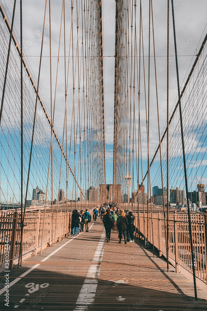 Obraz premium New York City, NY, USA - 04/20/2019: Brooklyn bridge