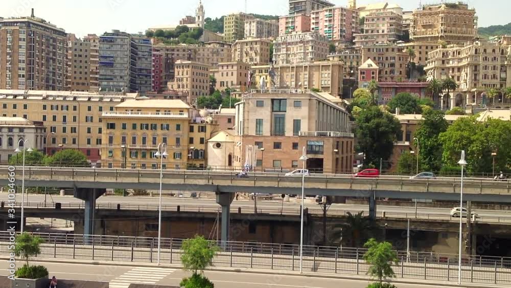 Panorámica de Génova desde el puerto, Italia, Europa Panorámica de Génova desde el puerto, Italia, Europa