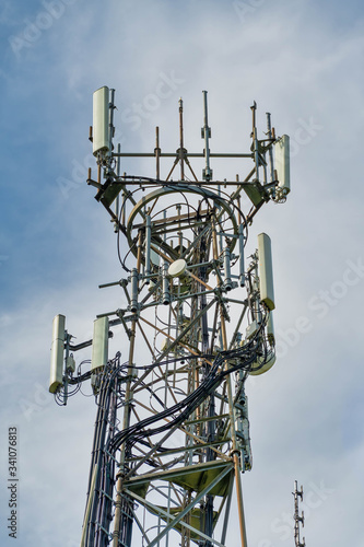 Directional mobile phone antenna aerials