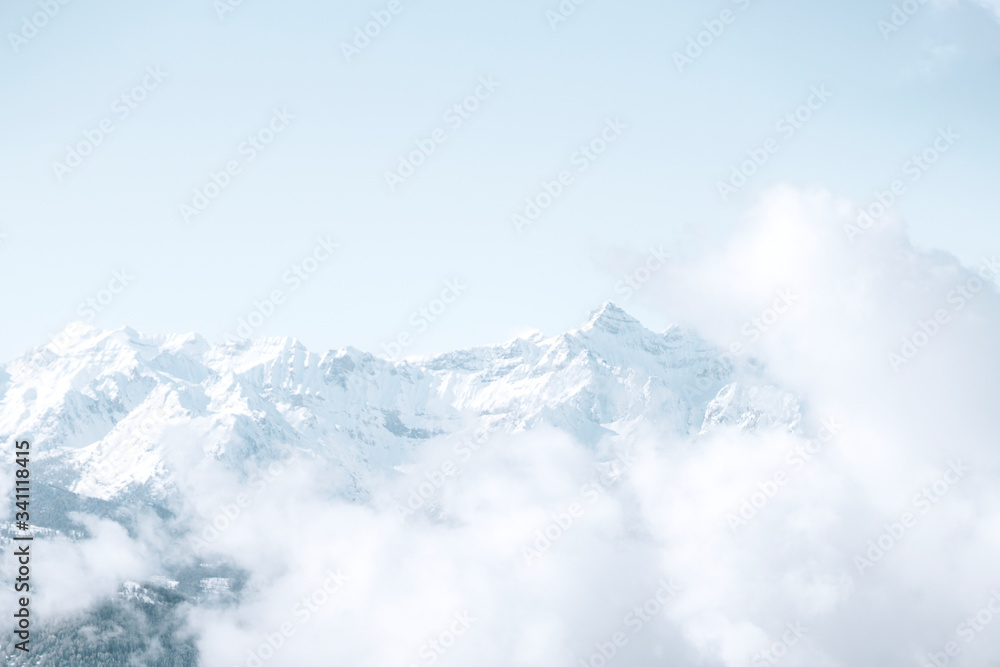 Obraz premium Snowy mountain peaks in Norway