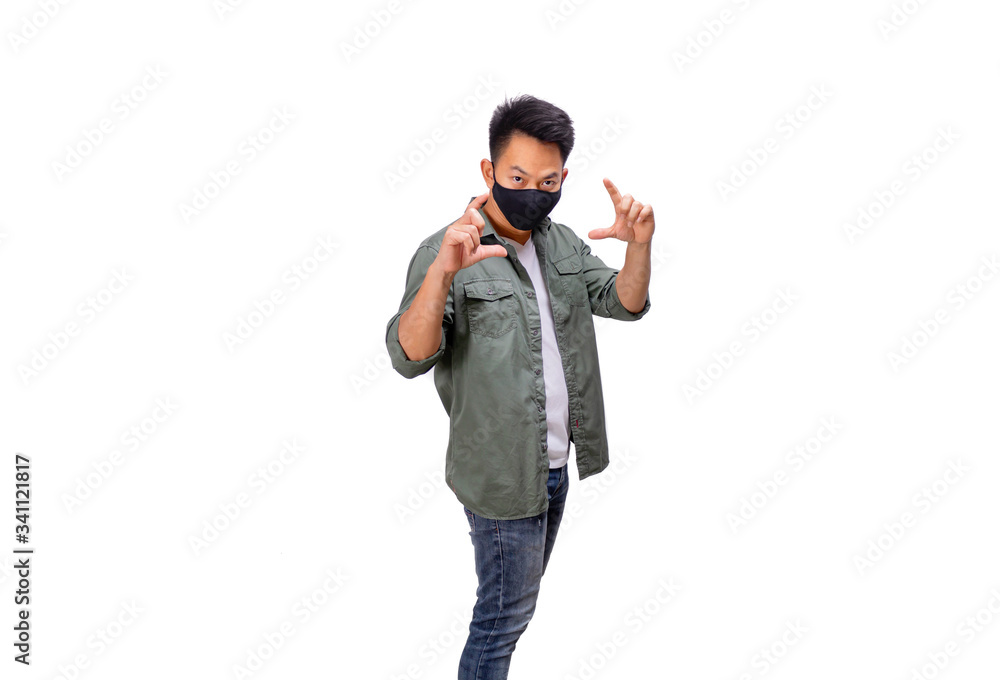 An Asian short hair man wears black mask.