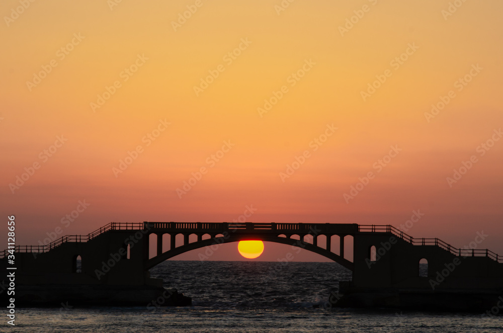 Naklejka premium Pôr-do-Sol no Mediterrâneo