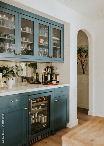 Cuadro en lienzo Kitchen cabinet with kitchenwares