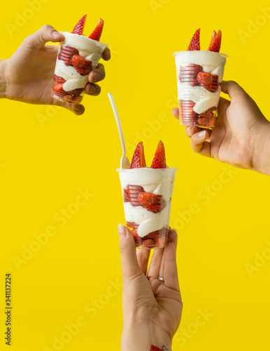 trio de fresas con crema 