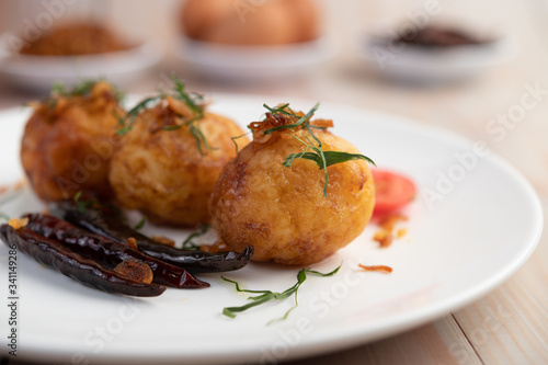 Boiled eggs stir-fried with tamarind sauce.