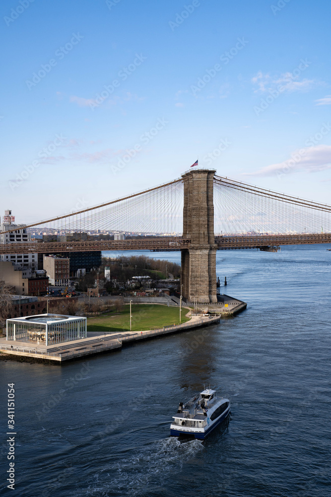 Naklejka premium New York City skyline. Brooklyn bridge view. 