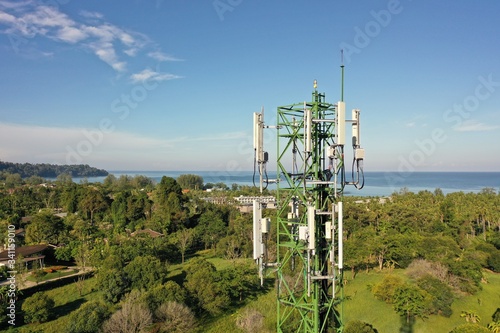 4G and 5G telecommunications tower