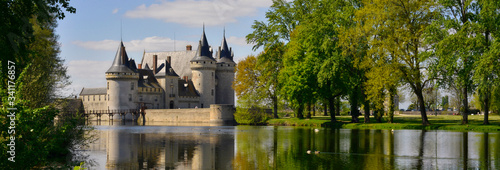 Bandeau-Château-de-Sully-sur-loire (45600)-narcissique,  département-du-Loiret-en-région Centre-Val-de-Loire, France photo