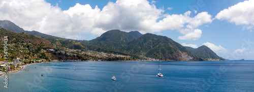 Aussicht auf die karibische Insel Dominica, Panorama  photo