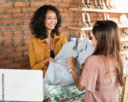 Fototapeta shopping customer returning product to the seller
