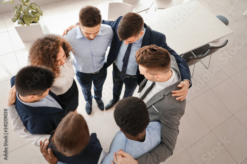 Group of business people hu...