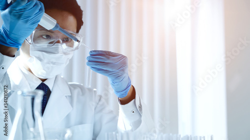 Foto 科学者　実験