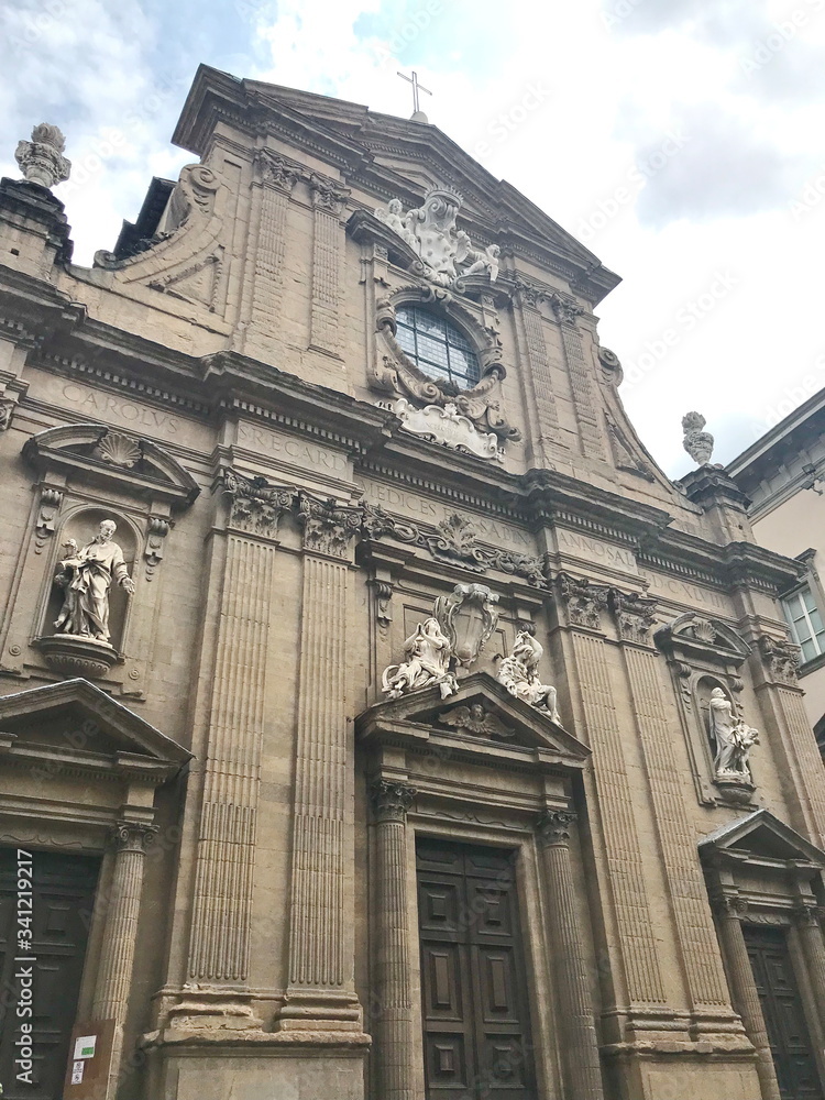 The sculptures of saints and martyrs on the façade of Florentine cathedrals are constantly reminding passers-by of the greatness of the Catholic religion.