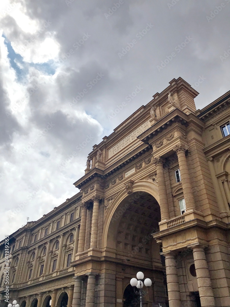 Fototapeta premium It is impossible to look away from the uniqueness and architectural skill of Florence Renaissance palaces.