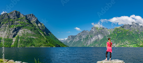 Blick auf den Hjørundfjord in Norwegen, Skandinavien
