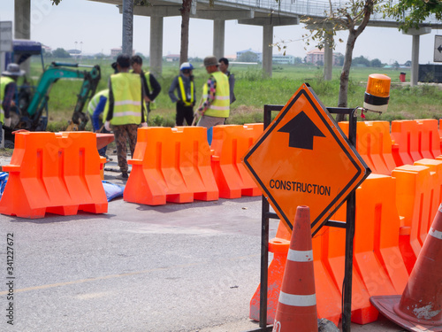 signs repairs road and worker on the road
