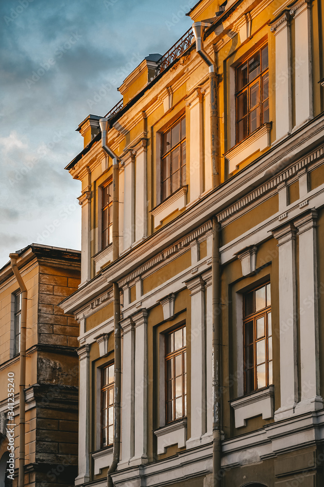 Fototapeta premium Beautiful buildings, street, historical architecture of St. Petersburg