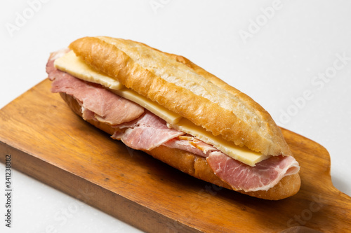 ハムとチーズのサンドイッチ ham and cheese sandwich 