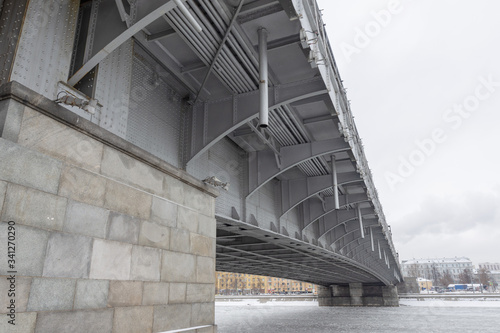 Obraz na płótnie View of the Crimean bridge in Moscow, Russia. w salonie