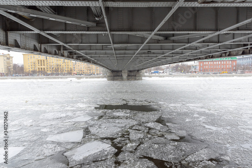 Obraz na płótnie View of the Crimean bridge in Moscow, Russia. w salonie