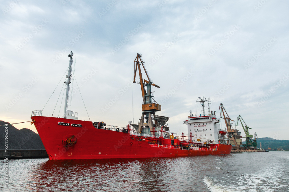 Loading operations of a bulk carrier in port of Varna