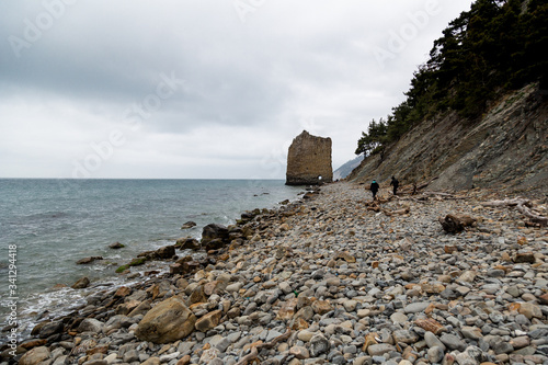 Obraz na płótnie Stones beach at the sea in dark day w salonie