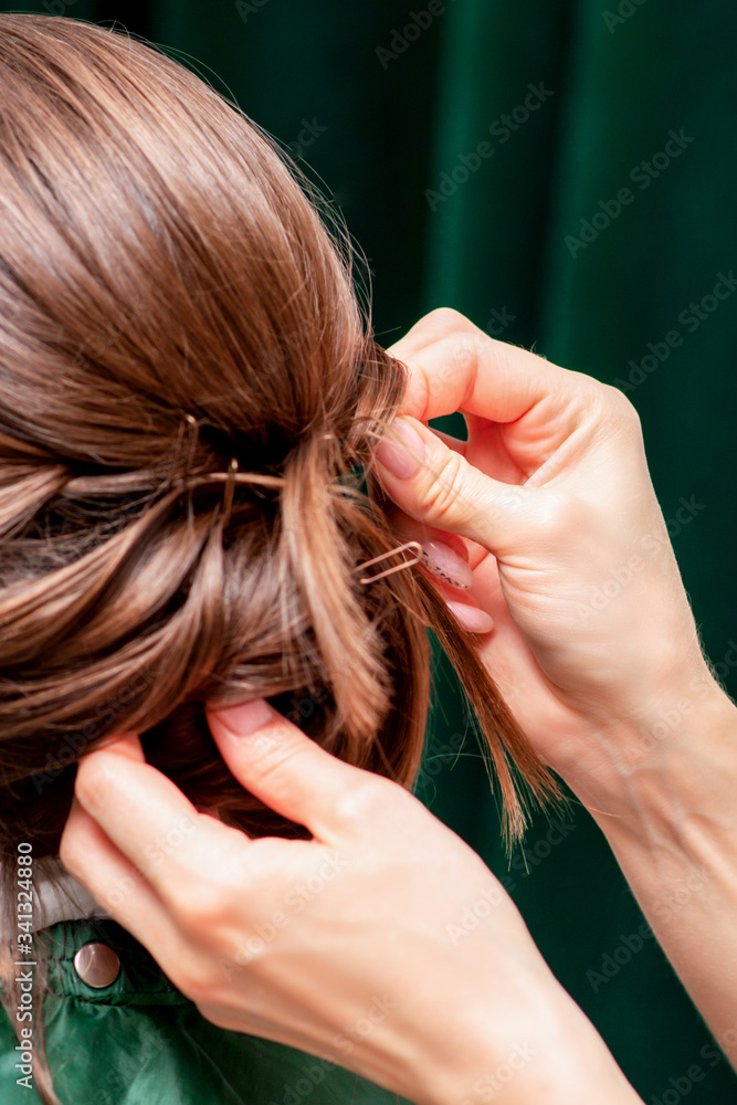 Obraz premium Hairdresser making hairstyle.