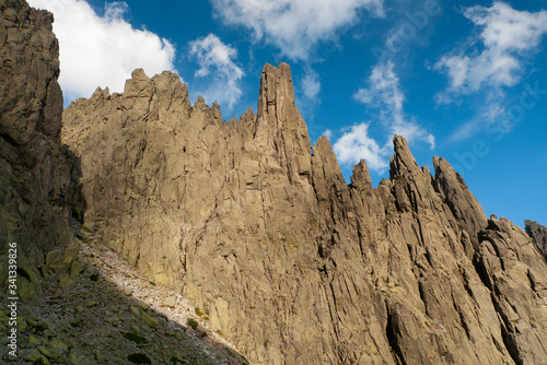 Agujas graníticas de Los Galayos, en la vertiente sur del Parque Regional de la Sierra de Gredos. En el centro de la imagen destaca el Torreón.