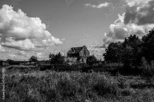 old abandoned house © Denis